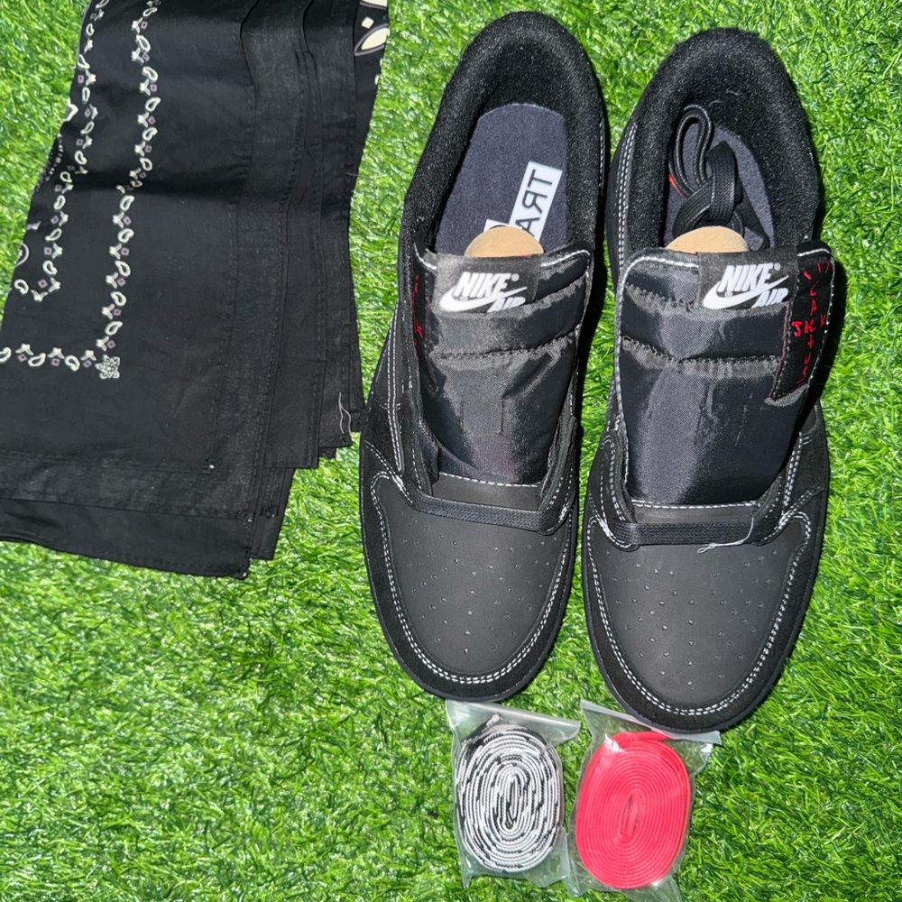 travis scott Jordan 1 black phantom